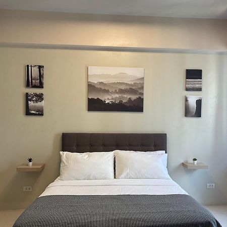 One Palm Tree Villas Short Walk Via Runway Manila Naia T3 Pasay Exterior foto