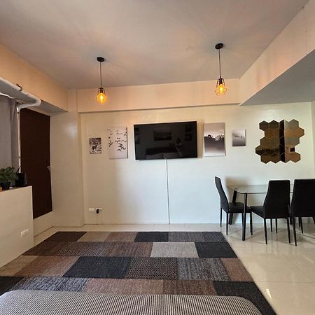 One Palm Tree Villas Short Walk Via Runway Manila Naia T3 Pasay Exterior foto