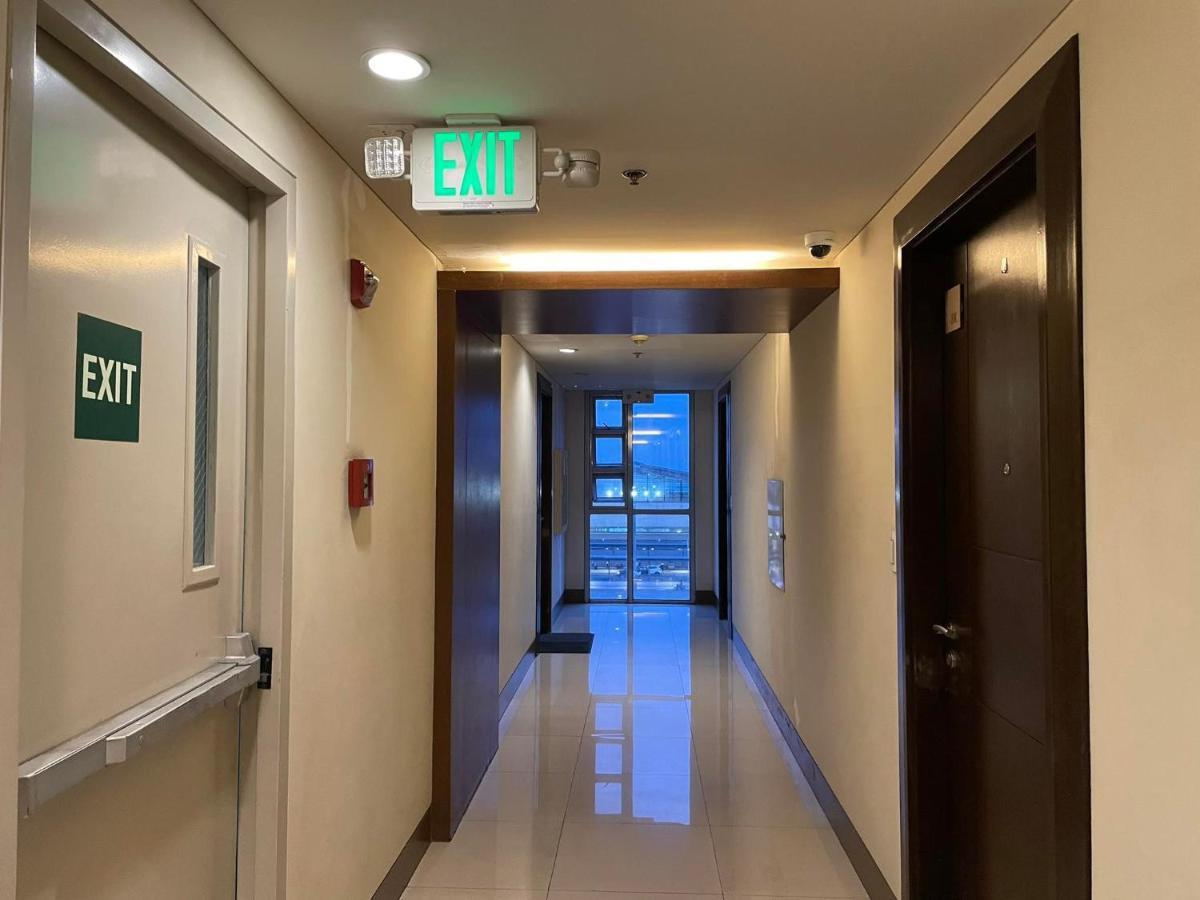 One Palm Tree Villas Short Walk Via Runway Manila Naia T3 Pasay Exterior foto